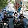 День ВМФ севастопольцы встречают автопробегом с русскими флагами