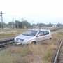 Иномарка застряла на железнодорожных путях в Крыму