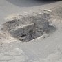 В Столице Крыма ливневая решетка пробила дно автомобиля и покалечила пассажирку