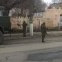 В Крыму неизвестные блокируют военные части