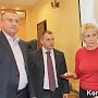 В Керчи Аксенов наградил ветеранов почетными медалями