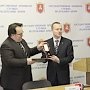 Бахарев наградил победителей конкурса творческих работ