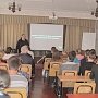 Сотрудники ОГИБДД Севастополя рассказали студентам о пользе световозвращающих элементов