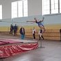 Крымские легкоатлеты бегали и прыгали на соревнованиях в помещении