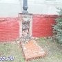 В Керчи отвалилась часть каменной кладки на подпорной стене у гимназии Короленко