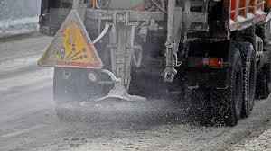В столице Крыма за сутки запланировали применять 48 тонн реагента для обработки дорог и тротуаров