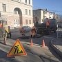 На восьми улицах Симферополя заделали ямы на дорогах