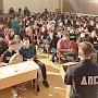 В Севастополе сотрудники Госавтоинспекции организовали для 200 студентов колледжей видеолекторий по безопасному управлению мопедами и скутерами