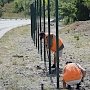 На трассе трассы «Ялта-Севастополь» сносят забор