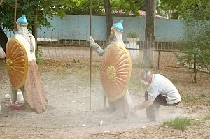 В Детском парке Симферополя началась реконструкция «Поляны сказок»