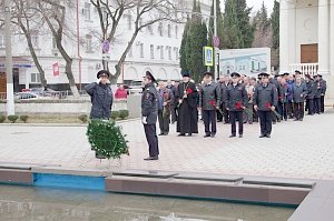 В преддверии Дня защитника Отечества севастопольские полицейские и ветераны ОВД приняли участие в торжественных мероприятиях