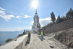 Строители приступили к укреплению склона у храма-маяка в Крыму