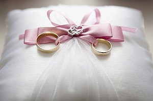 542 пары новобрачных заключили брак в Крыму за две недели