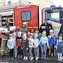 Знакомство с МЧС: севастопольские огнеборцы провели занятие для малышей в канун Дня пожарной охраны России