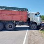 Два человека погибли в столкновении грузовика с легковушкой в Крыму