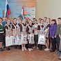 В Севастополе полицейские участвовали в праздничных мероприятиях, посвящённых вручению паспортов граждан Российской Федерации юным горожанам
