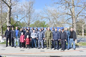 В Севастополе полицейские и кадеты ОВД участвовали в «Динамовском субботнике»