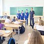 Сотрудники Госавтоинспекции Севастополя совместно с отрядом ЮИД провели профилактическое занятие по ПДД для школьников