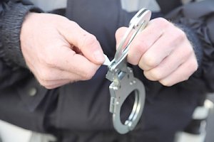 В Севастополе сотрудники патрульно-постовой службы полиции задержали приезжего мужчину, подозреваемого в краже с незаконным проникновением в жилище