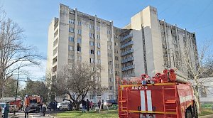 Двух человек спасли при пожаре в многоэтажке в Симферополе