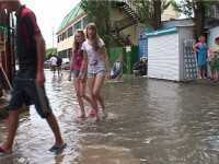 Ливень подтопил 20 домов в Черноморском