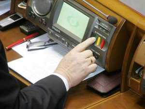 Депутаты Верховной Рады Украины приняли скандальный законопроект о языках и вновь подрались