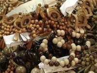 У торговцев сувенирами в Севастополе изъяли 150 изделий из можжевельника