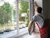 Молодой мошенник в Керчи обманул 30 человек обещаниями установить окна