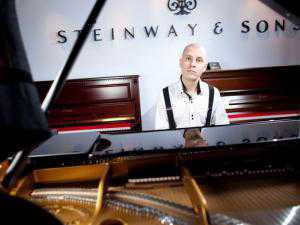 Для симферопольцев сыграет пианист нового поколения Павел Игнатьев