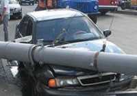На западе Крыма водитель не пострадал при ударе об столб и переворачивании машины