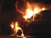 В Ночное Время в Ялте подожгли две машины