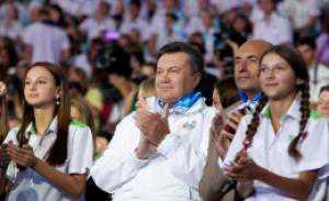 Янукович выступил на детской «Новой волне» в «Артеке»