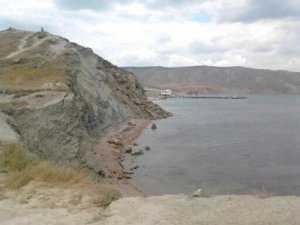 На диком пляже в Крыму произошёл сход грунта