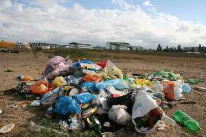 Коммерсанты завалили пляж в Любимовке мусором и фекалиями в выгребных ямах