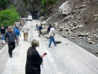 Заваленную камнями дорогу Ялта-Бахчисарай пообещали открыть через пять дней