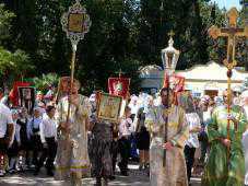 В Ялте прошёл крестный ход в честь 110-летия освящения главного храма ЮБК