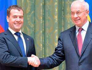 Медведев призвал украинских бизнесменов беречь Азарова
