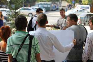 Крымские журналисты пришли к представителю Януковича с белыми плакатами