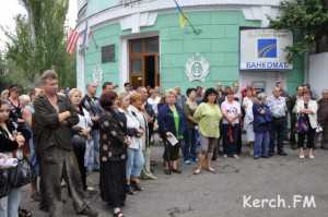 Рабочие Керченского судоремонтного завода вышли на митинг с требованием выплатить зарплату