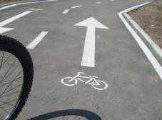 В Евпатории меняют дорожное полотно для велодорожек