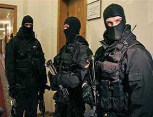 На двух чиновников крымской таможни в Керчи завели уголовное дело