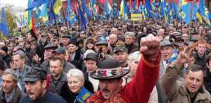 Националисты и коммунисты митингуют в Киеве
