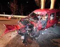 На трассе в Крыму в лобовом столкновении машин погибли женщина и двое детей