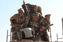 Симферополь против памятника десантникам в Керчи