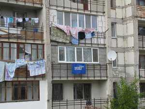 В Севастополе выселяют из квартиры вдову с тремя дочерьми