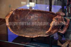 В Керченском музее представили уникальную вазу и пудреницы древних модниц