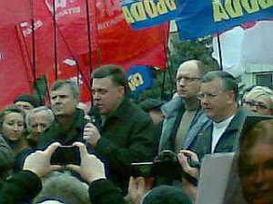 Оппозиция собрала несанкционированный митинг возле ЦИК Украины в Киеве