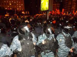 Милиция взяла в плотное кольцо площадь возле ЦИК в Киеве