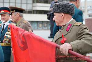 В Столице Крыма коммунисты митинговали под лозунгом с ошибкой и фото Сталина