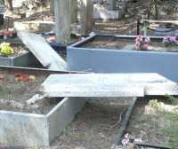 Вандалы устроили погром на кладбище в Евпатории